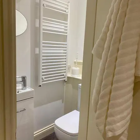 The Captain's 4 Bed Penthouse *